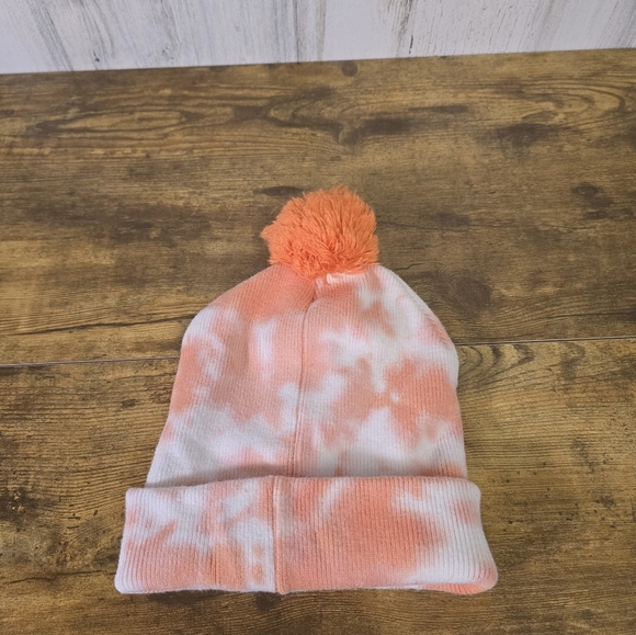 tie dye pom pom orange and white beanie with pumpkin cat patch one size - Picture 3 of 6